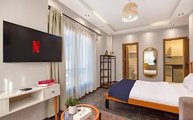 Travelholic Auc Residence